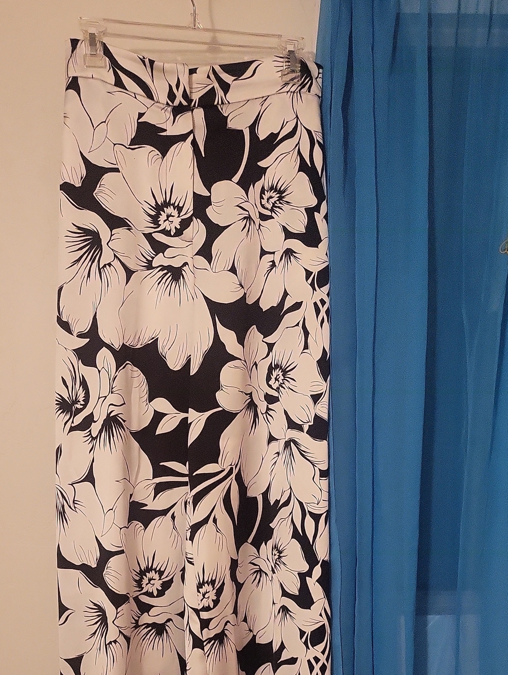 House of Harlow 1960 Black and White Floral Maxi Skirt